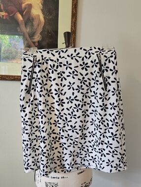 Le Lis White and Navy Floral Skirt - Women